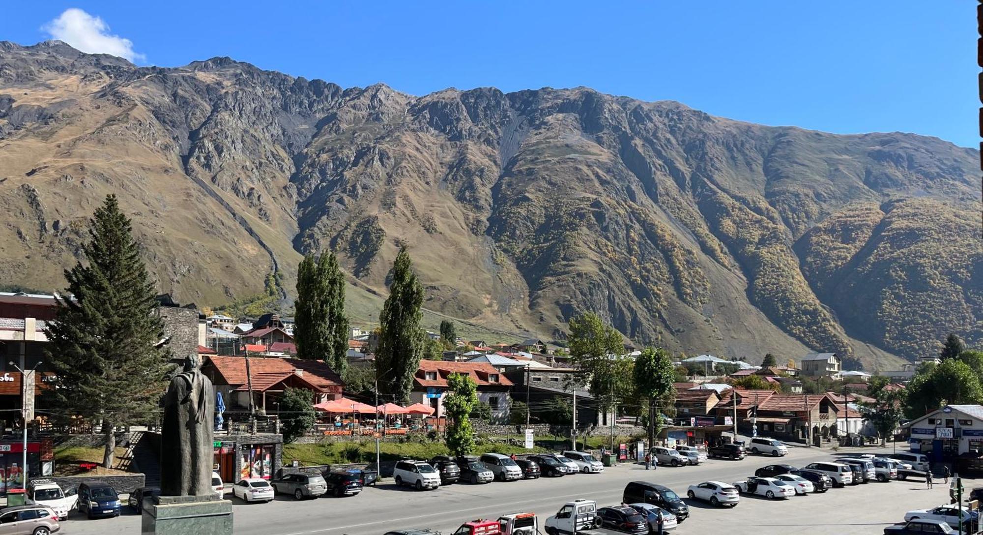 Hotel Stancia Kazbegi - City Center Esterno foto
